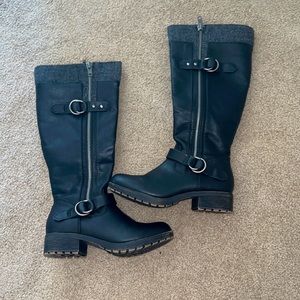 These boots have never been worn. Zipper works very well on both of them.